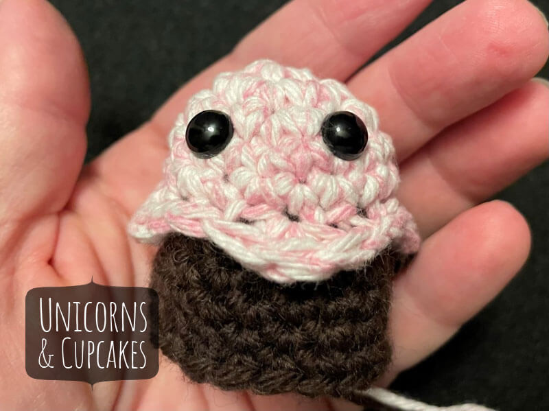 07 Eyes Crochet Cupcake Pattern